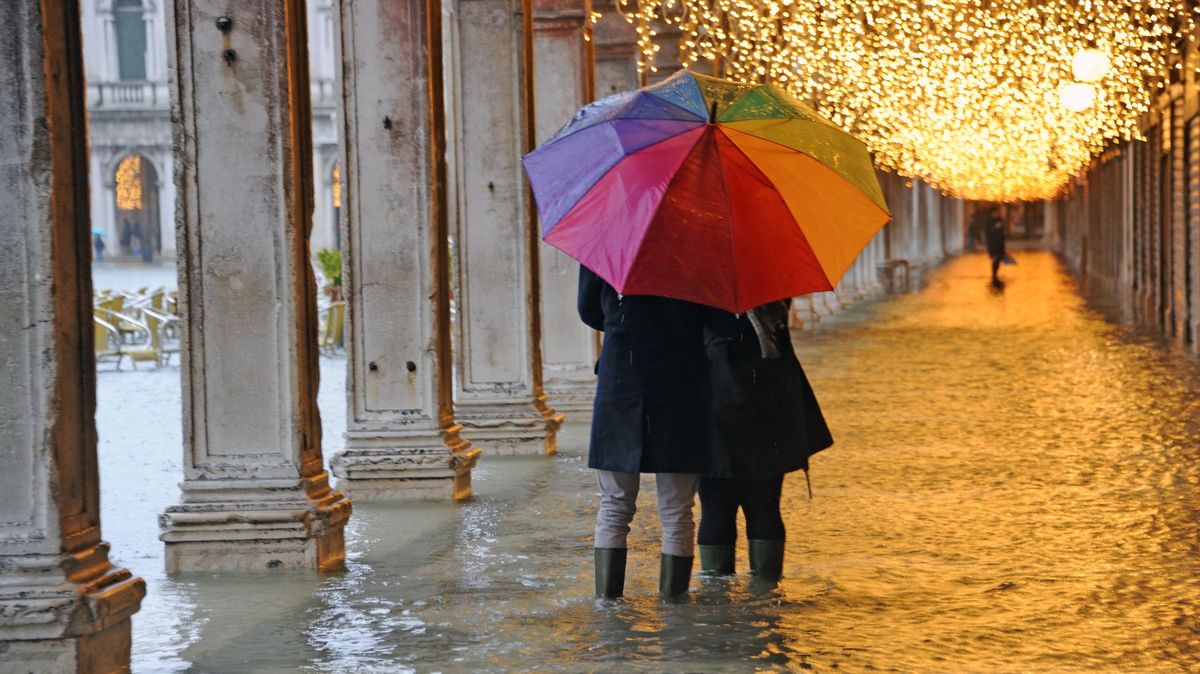 Vánoce v zaplaveném městě. Povodeň v Benátkách zůstane na Štědrý den